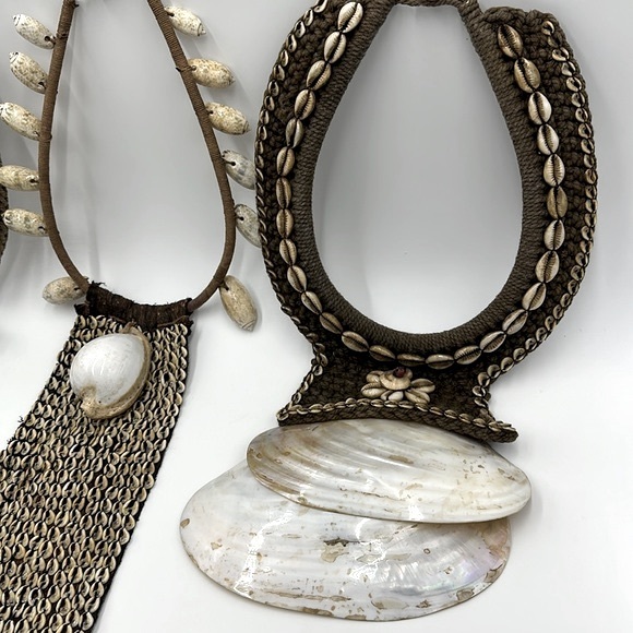 Vintage Papua New Guinea Ceremonial Seashell Collar Necklace Bundle - Picture 7 of 17